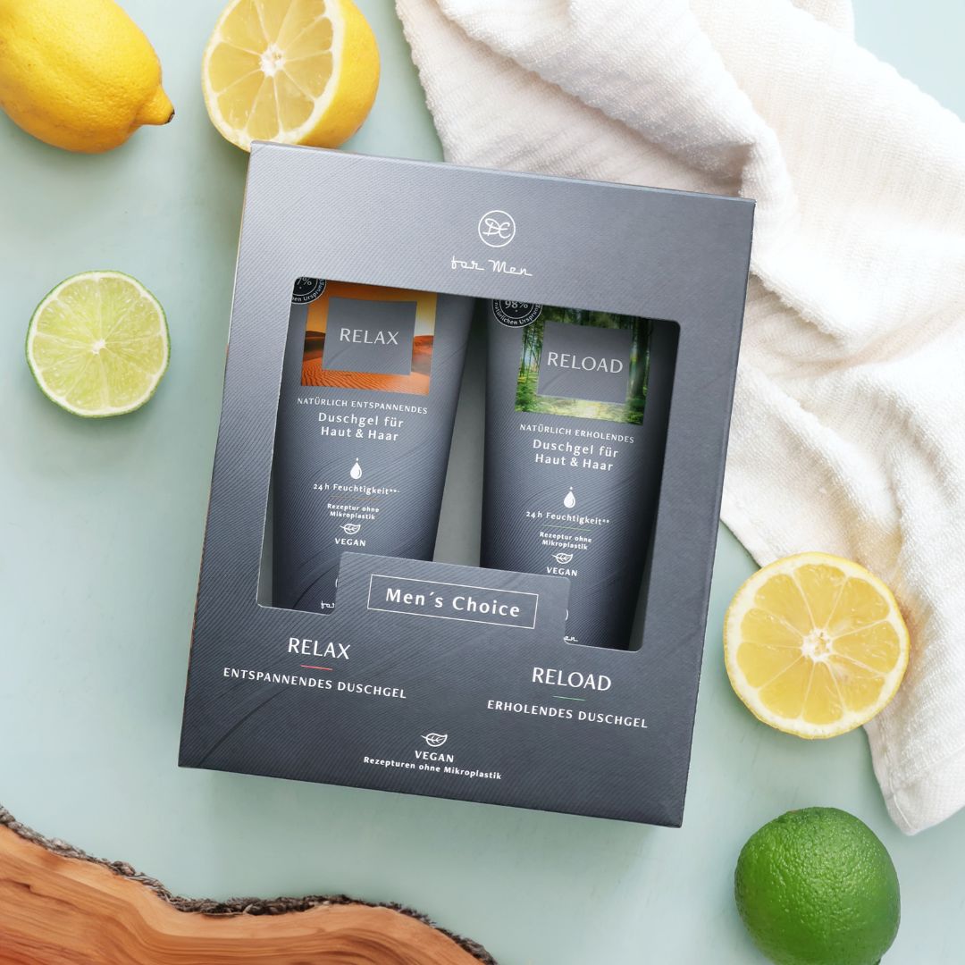 Das Geschenkset Men's Choice liegt auf einem Handtuch zwischen Zitronen und Bergamotten.