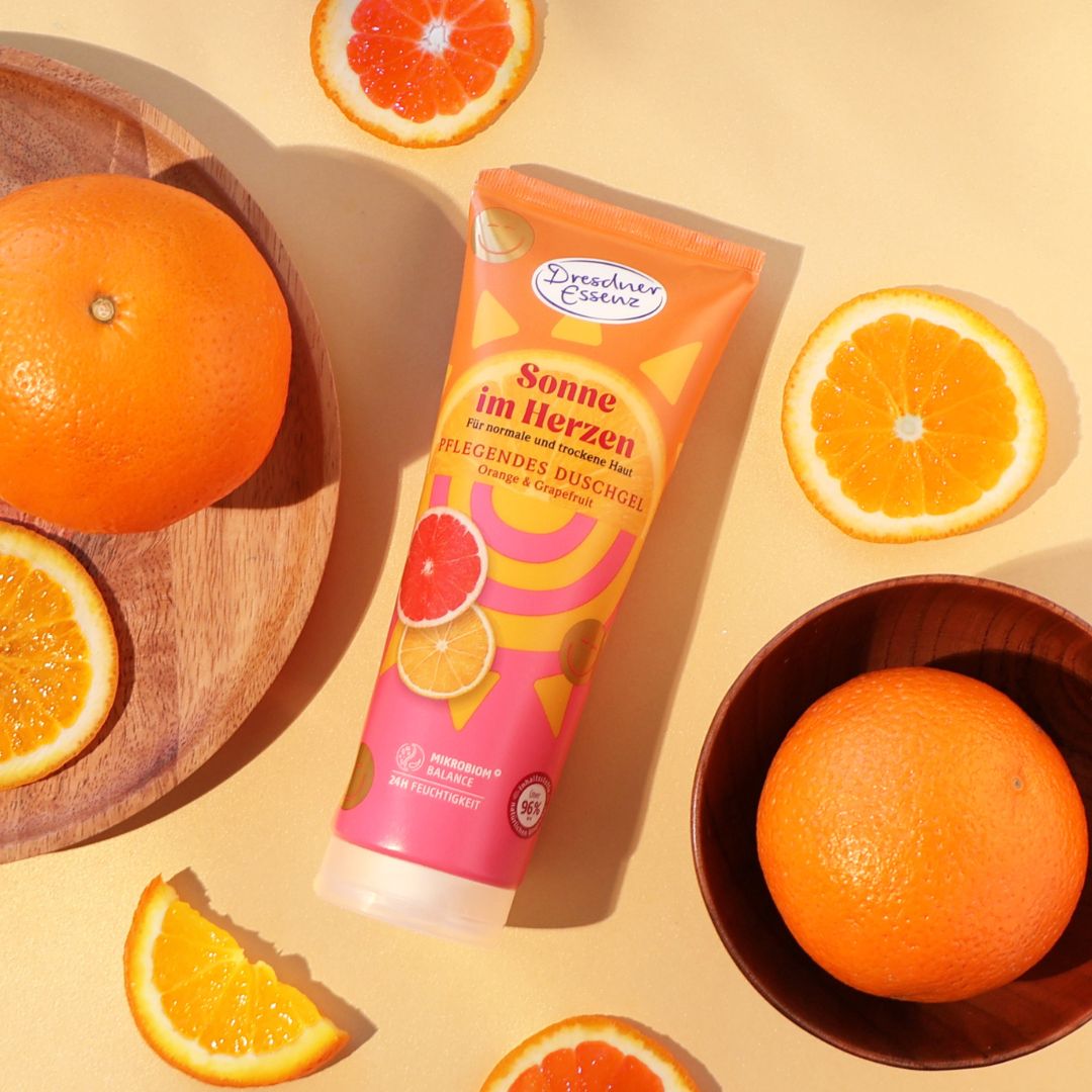 Das Duschgel Sonne im Herzen ist mit Orangen und Grapefruits dekoriert.