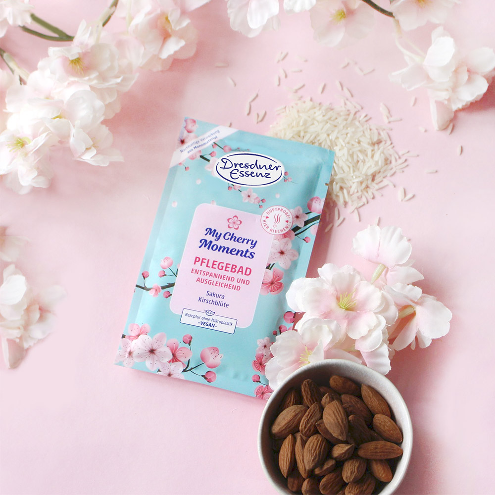 Pflegebad My Cherry Moments liegt zwischen Mandeln und Kirschblueten