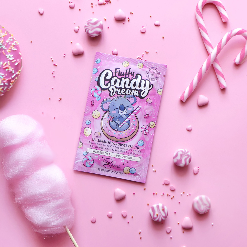 Das Badesalz ist drum herum dekoriert mit Zuckerwatte, Bonbons, Zuckerstangen und Donuts.